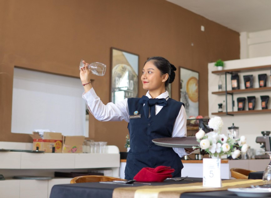 Posisi di Department Food and Beverage Service