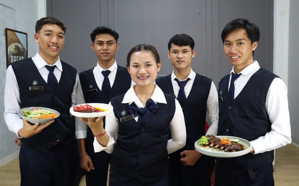 f&b